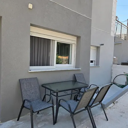 Irina's 8 Appartement *